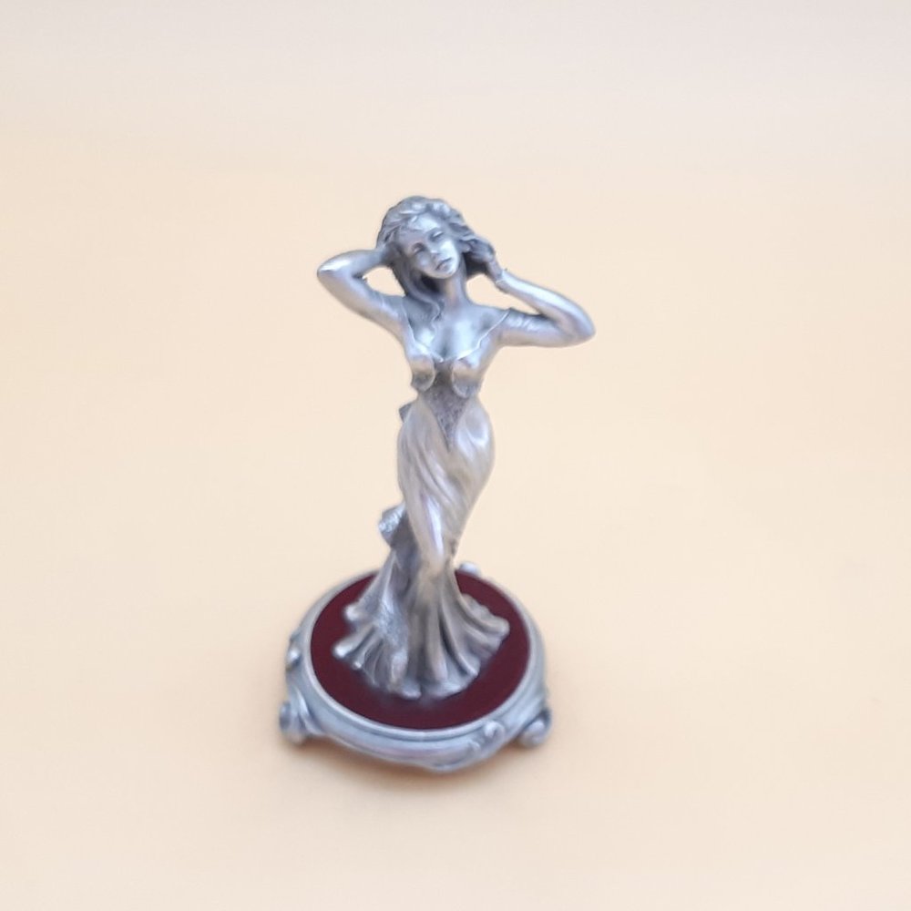 Caroline Pewter Statue Frou-Frou Collection by les Etains Du Prince made in Fran